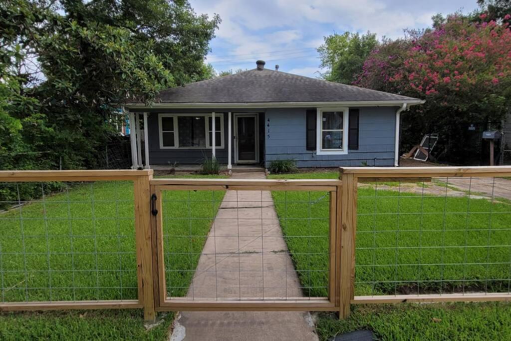The Harby Street House - Close To U Of H, Stadiums, Downtown, Med Center Houston Exterior photo